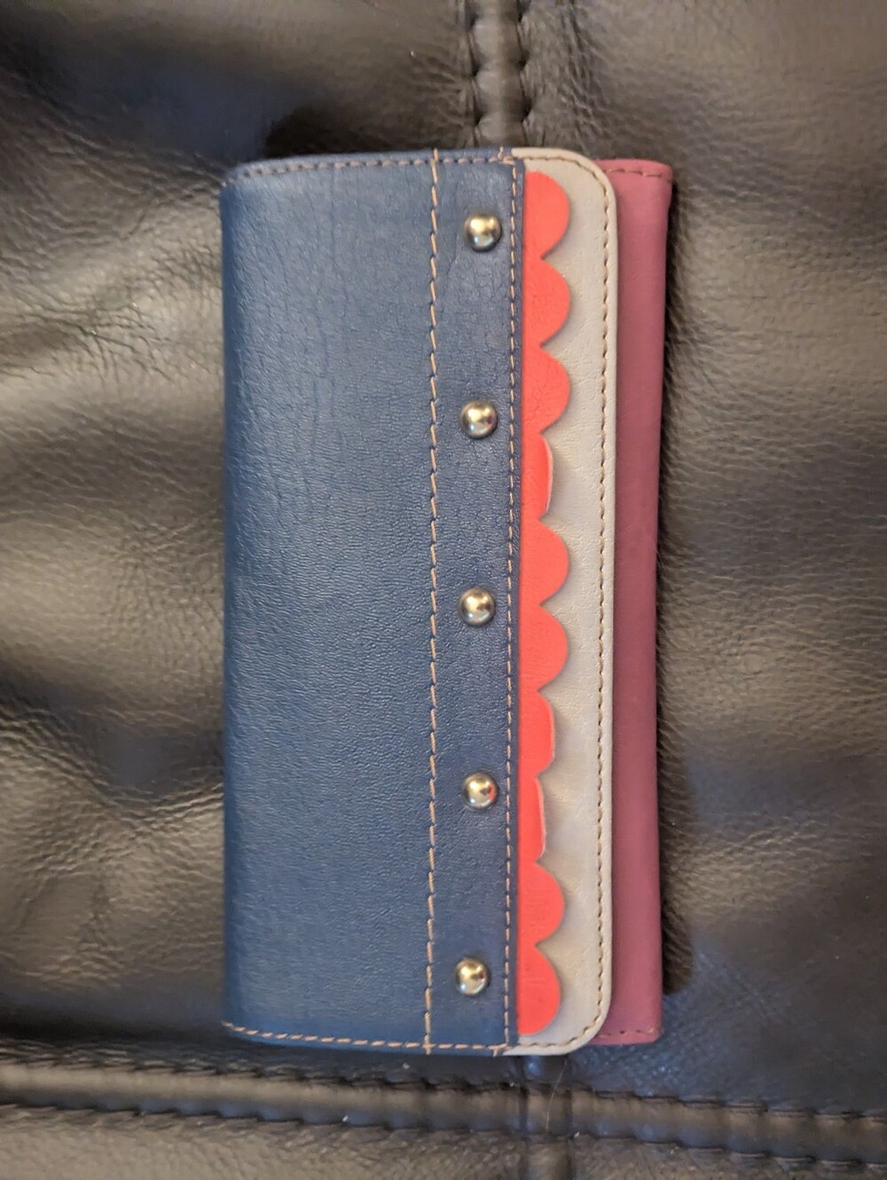 Women's Tricolor Scalloped Leather Wallet - Blue, Pink & Red